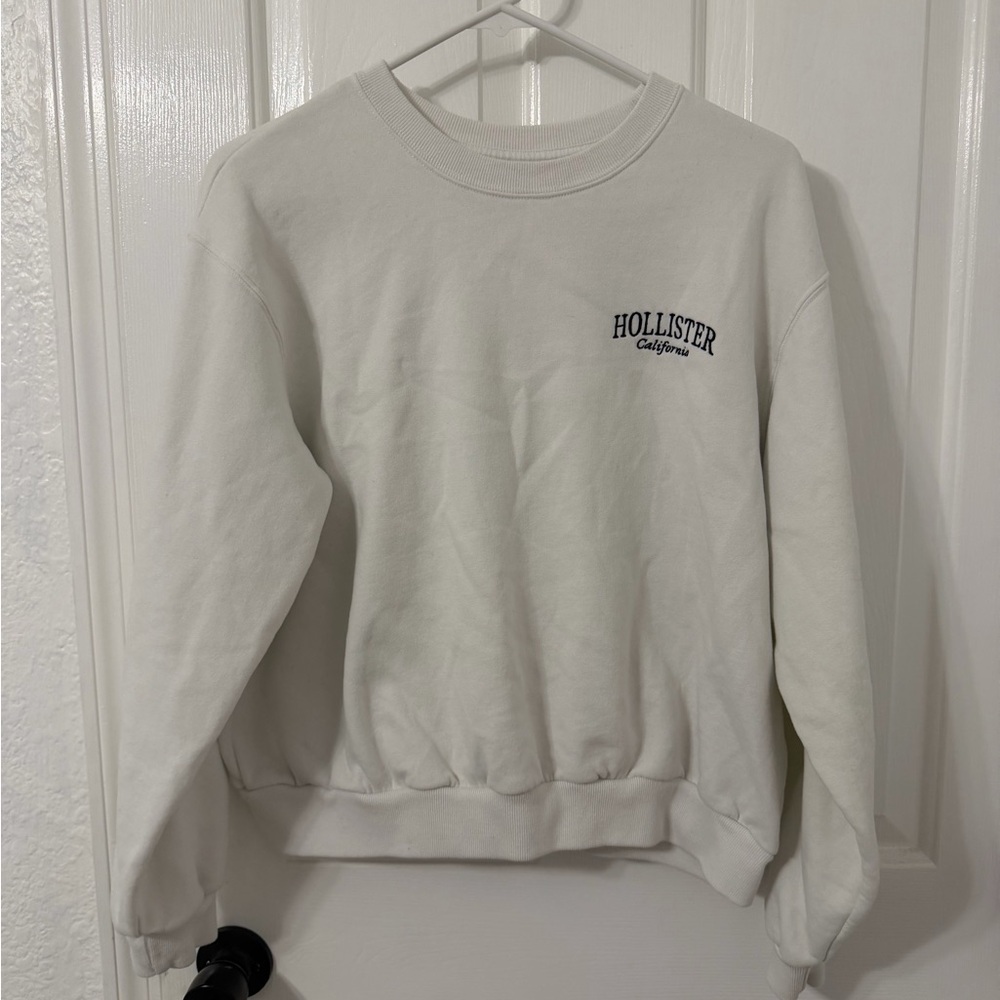 Hollister Women’s White Crewneck Sweater